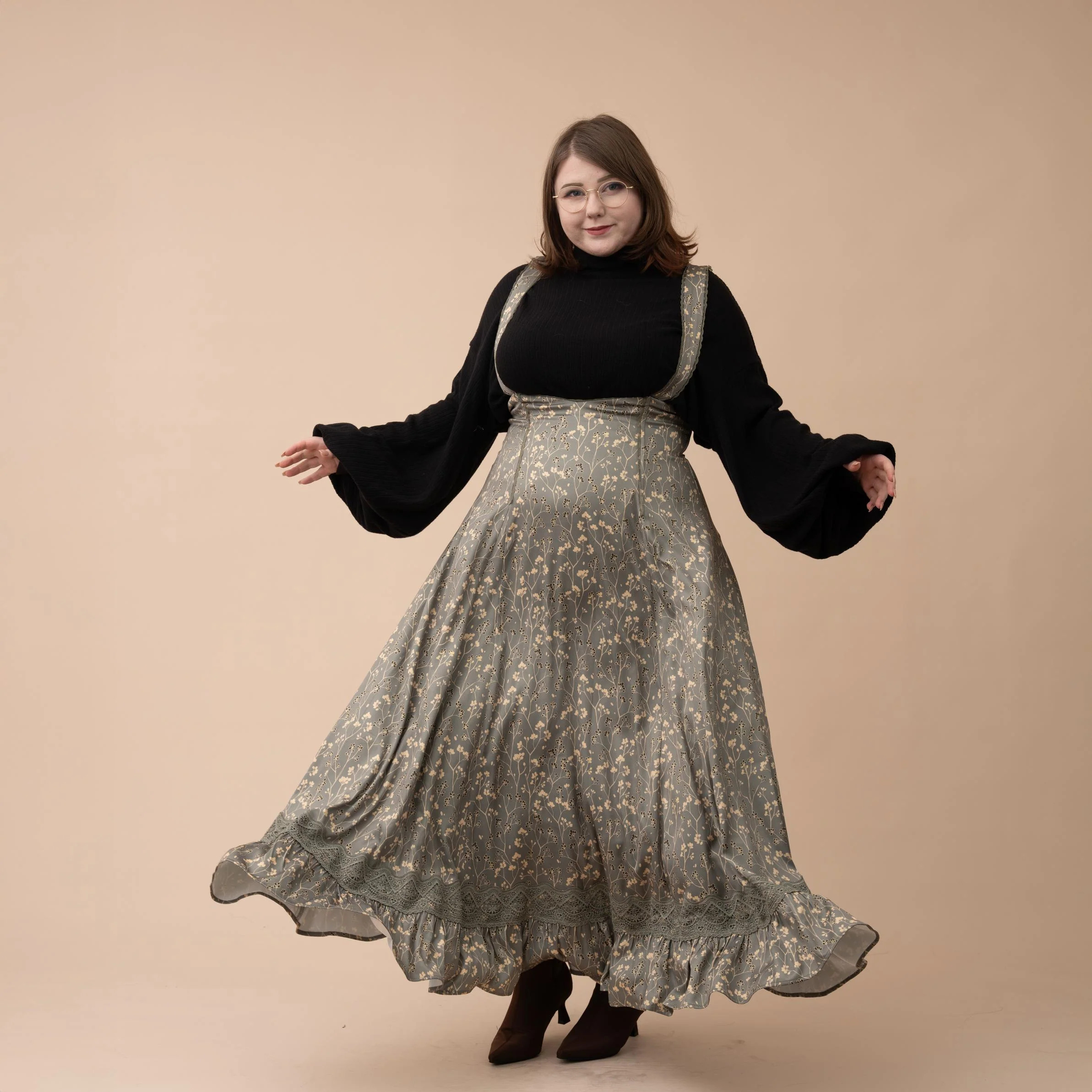 Cottage Jumperskirt in Green - Image 2