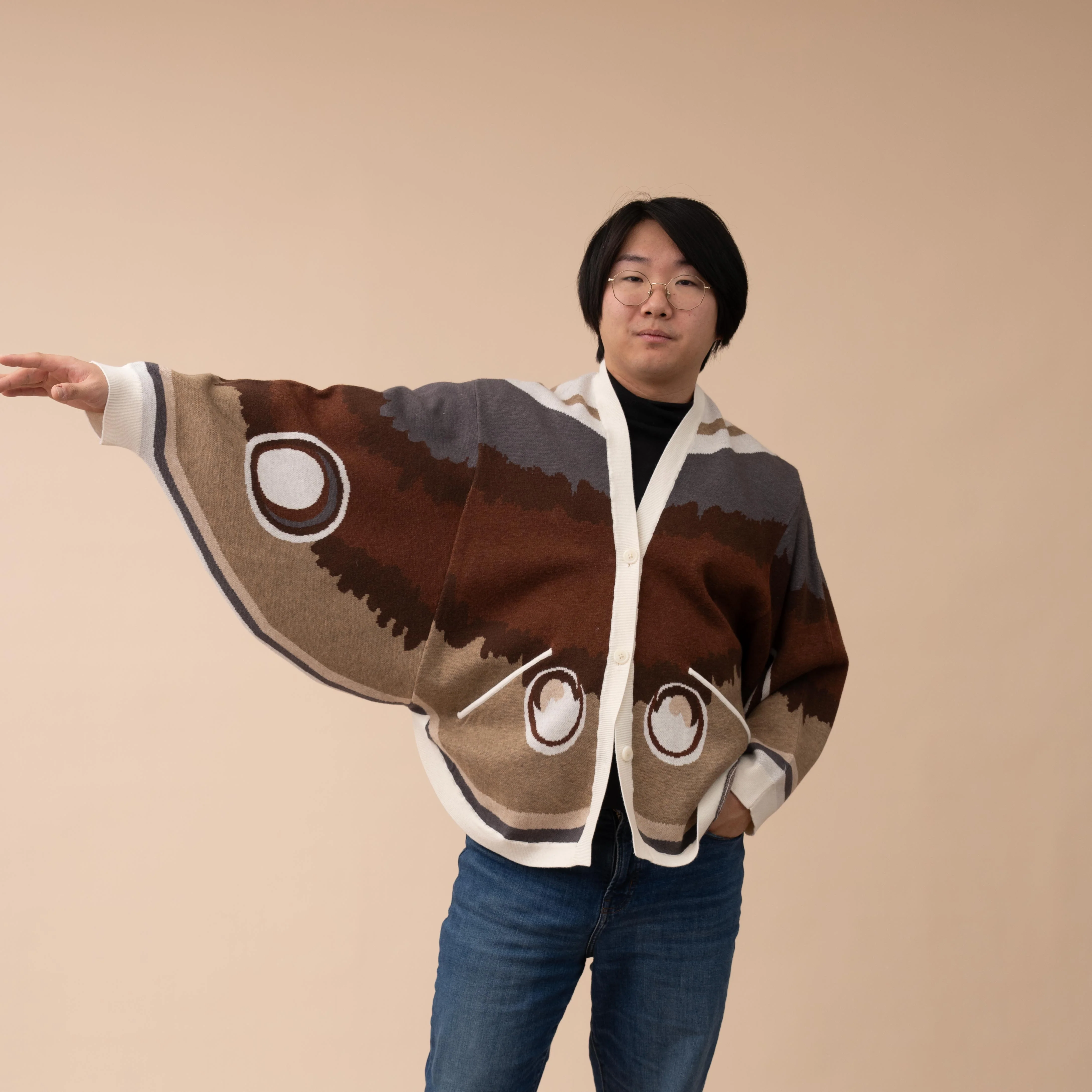 Giant Peacock Moth in White - Image 12