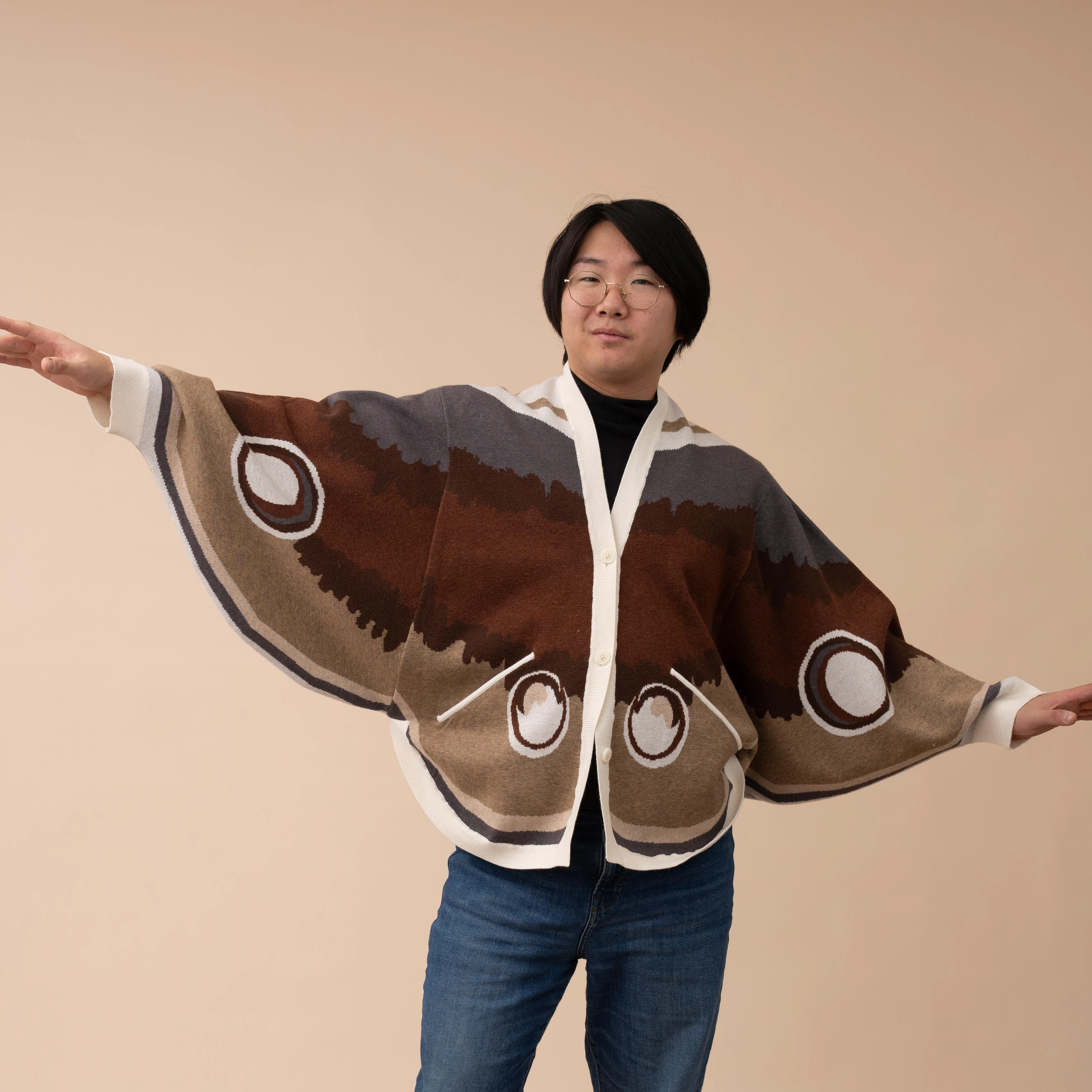Giant Peacock Moth in White - Image 13