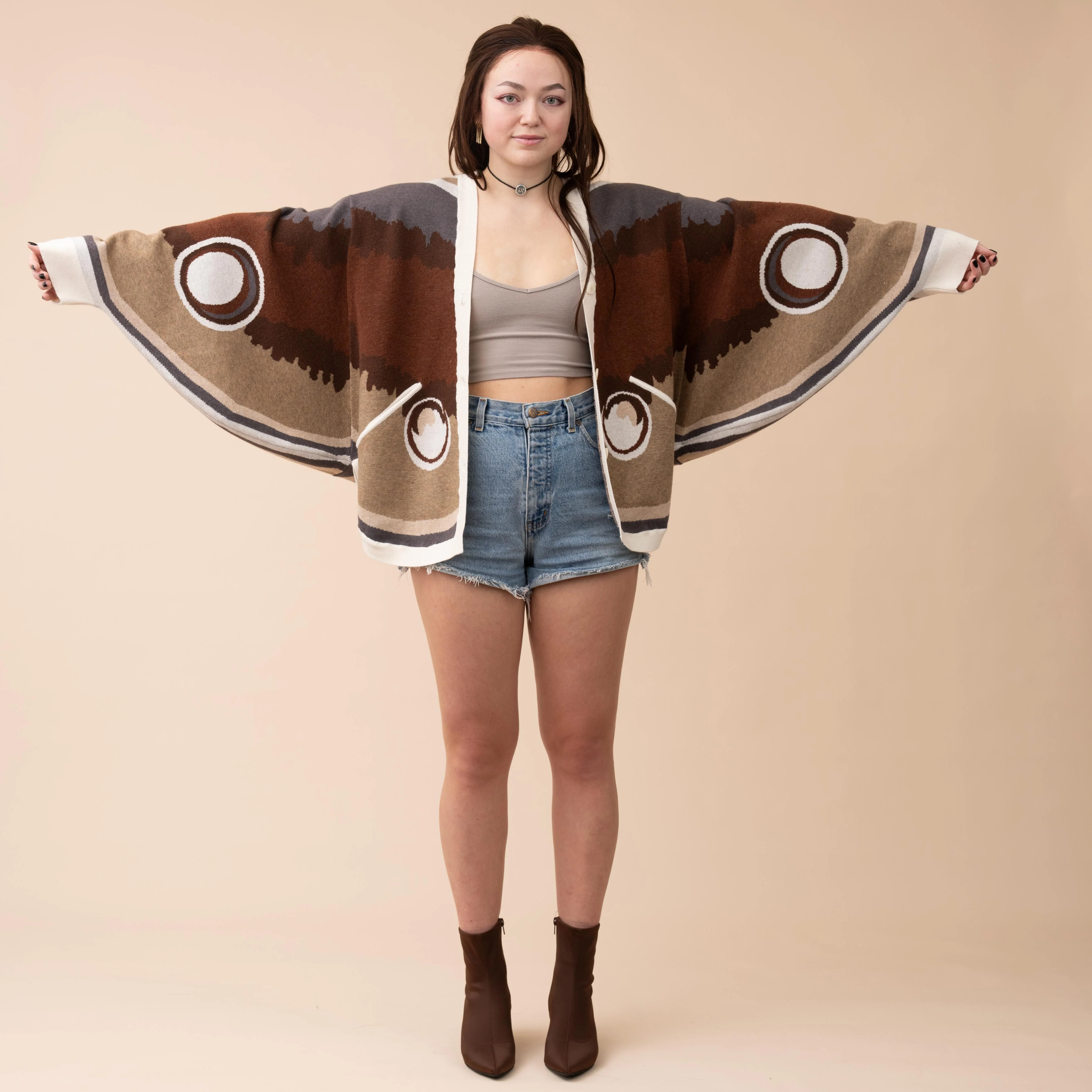 Giant Peacock Moth in White - Image 7
